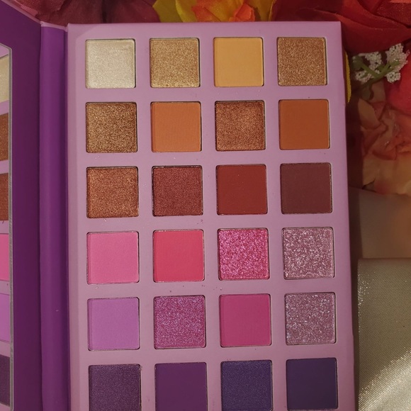 Eyeshadows - Picture 6 of 8